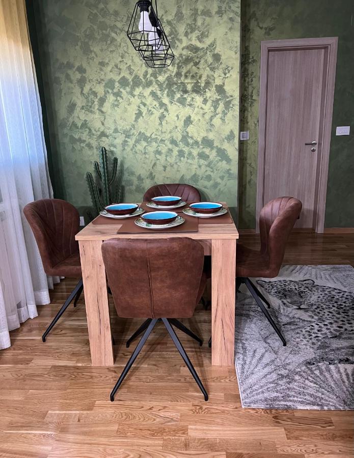 Jungle Lux Apartment Cacak Ngoại thất bức ảnh